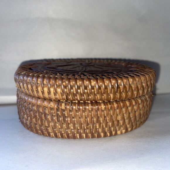 Woven Wooden Reed Oval Shaped Lidded Trinket Box 4"x 3" - Picture 5 of 10